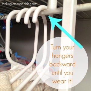 how-to-organize-closets-hangers-trick